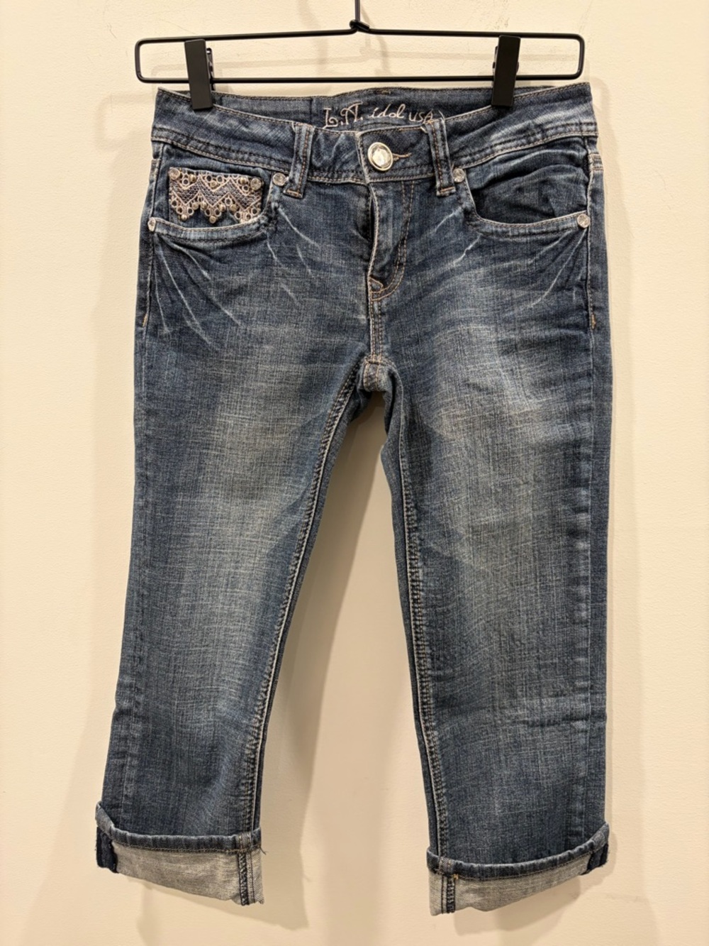 L.A. idol Cropped Y2K Ankle/Capris Jeans - Medium Blue with Embroidered Pocket